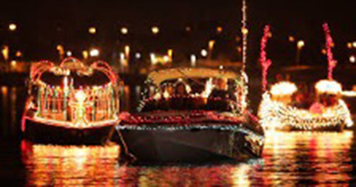 Fantasy of Lights Boat Parade